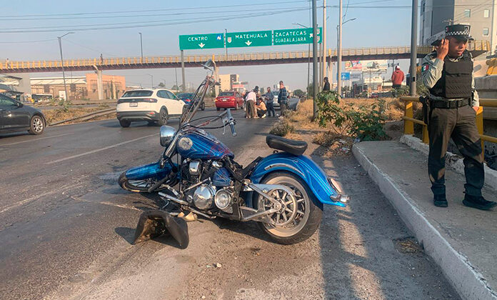 Pareja En Moto Resulta Lesionada En Accidente