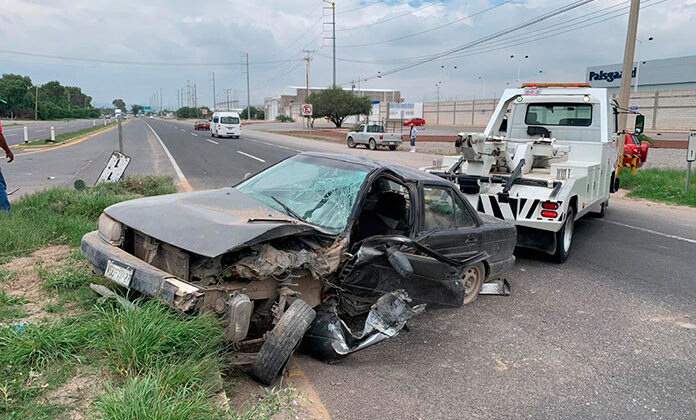 Conductor Choca Contra Poste En Carr A Matehuala