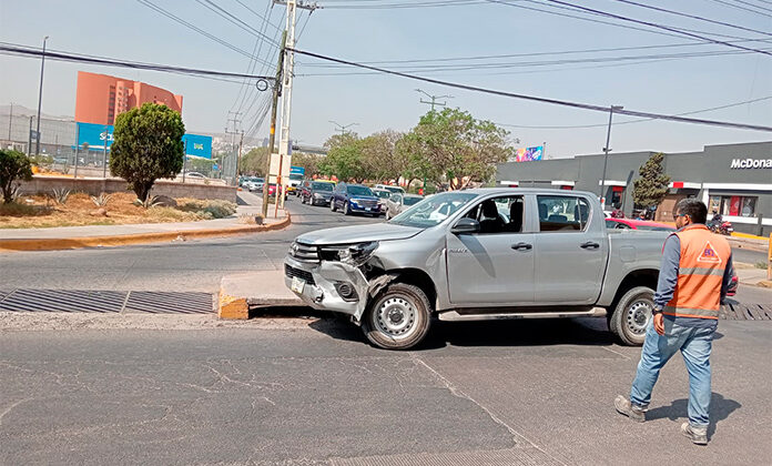 Sólo daños deja accidente en SNM