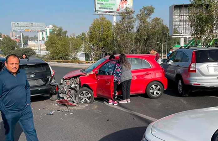 Choque múltiple en SNM deja fuertes daños