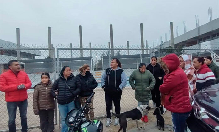 Padres protestan por falta de maestros › San Luis Hoy