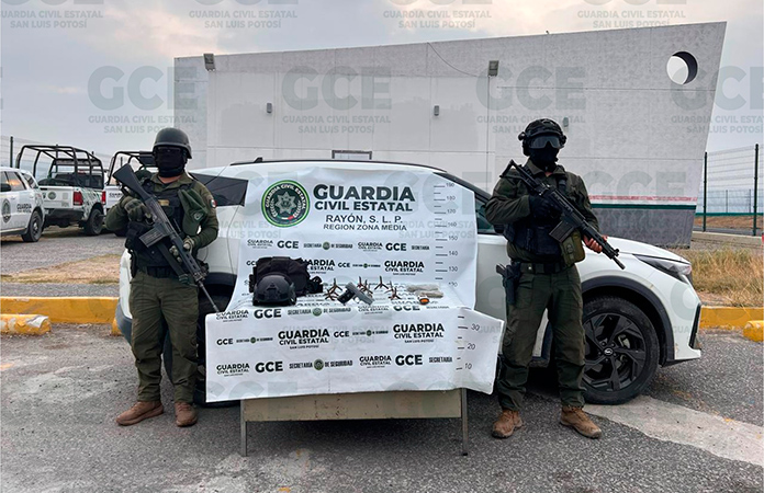Maleantes abandonan camioneta en Rayón