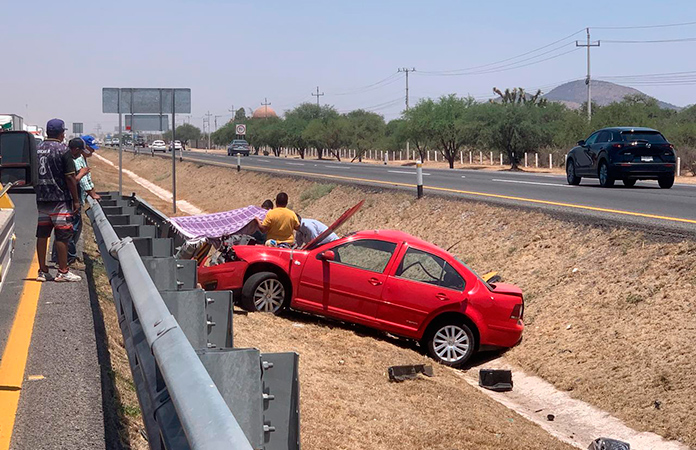Menor pierde la vida en accidente carretero
