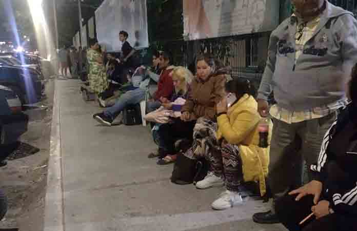 Otra noche de largas filas en el Inpojuve