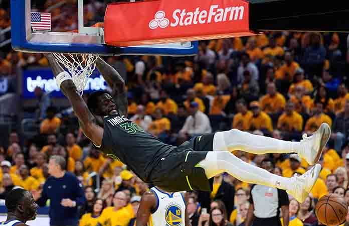 Wolves ganan y toman ventaja