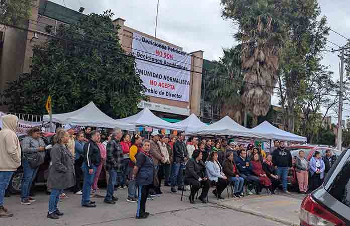 Le inventan trayectoria a director de la Becene