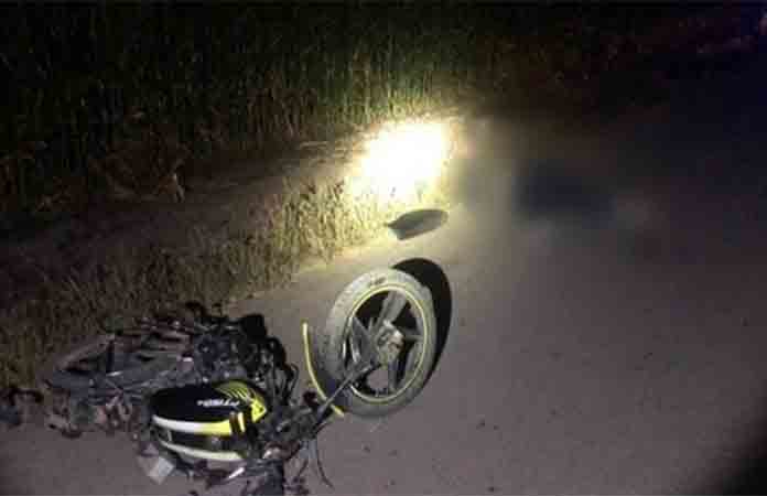 Muere motociclista al derrapar