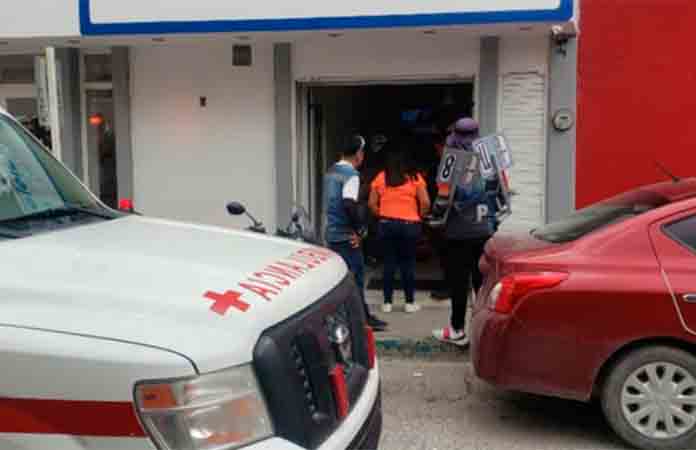 Mujer sufre pre infarto en la calle