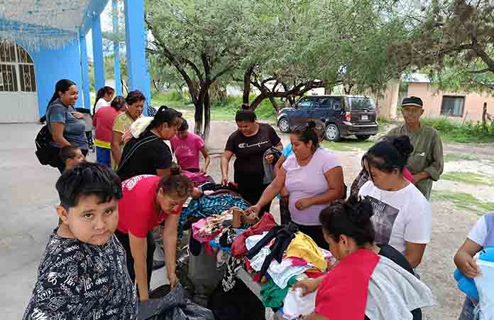 Club reparte ropa a lo shabitantes de Sta. Brígida
