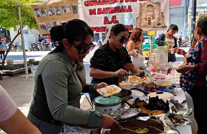 Comerciantes donan comida