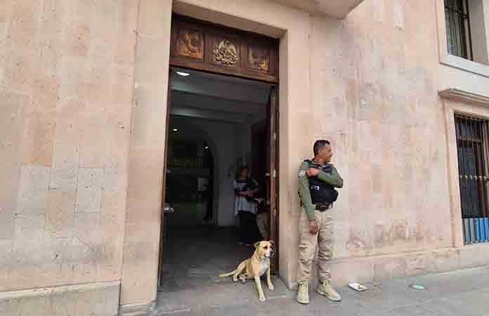 El Güero encontró una familia en la Presidencia Municipal