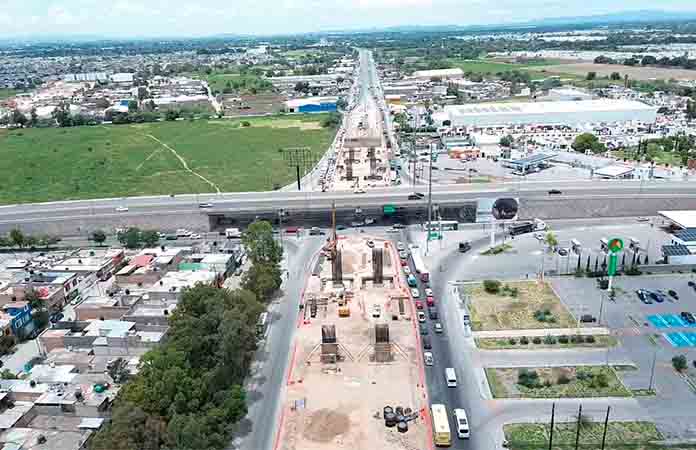 Lenta obra del Periférico y la carretera a Rioverde