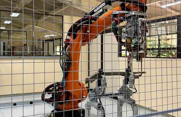Recibe UTSLP robot de última generación