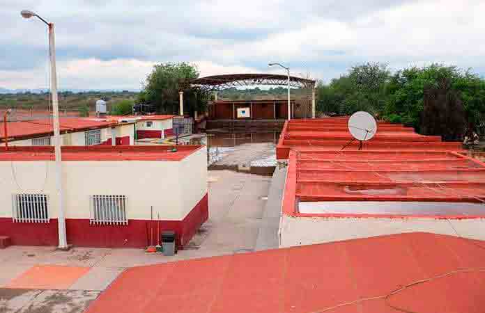 Rehabilitan planteles educativos en SGS