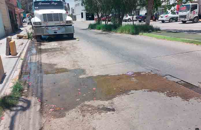 Piden intervención de Interapas por colapso de drenaje