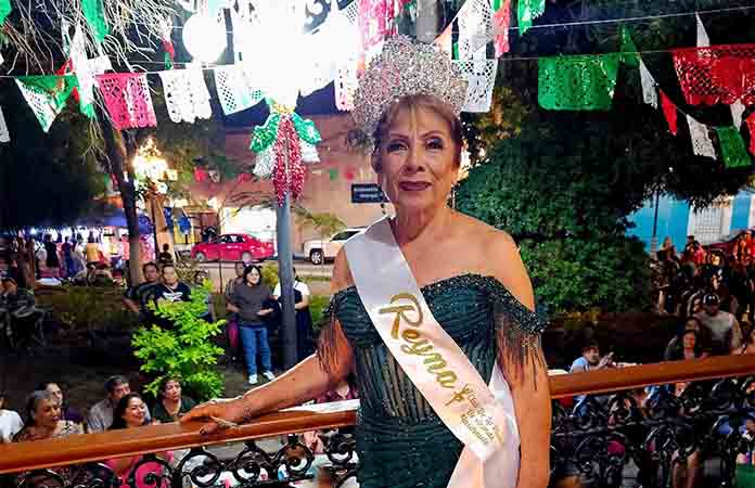 Amelia es reina de las fiestas patrias