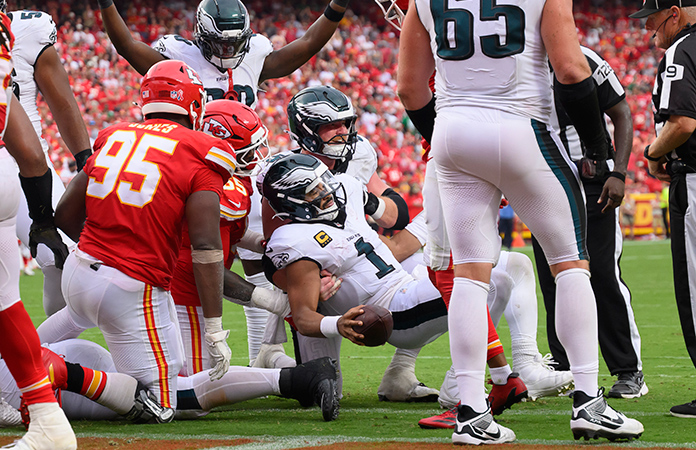 Eagles callan críticas ,defienden ‘tush-push’