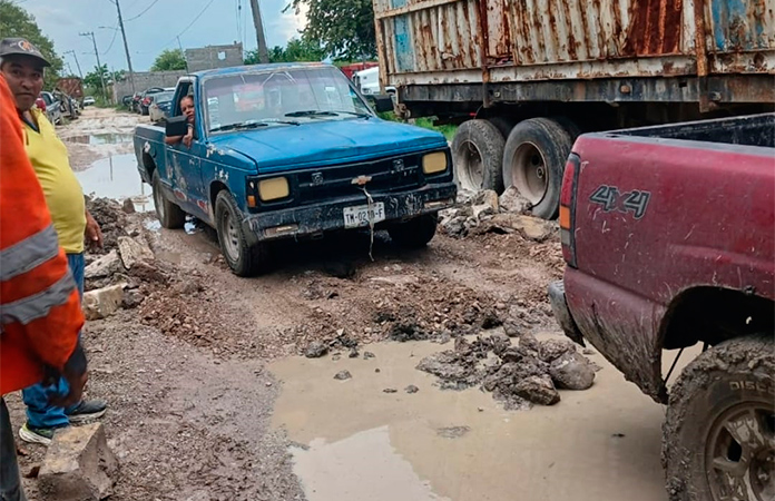 Exigen reparar calles en Col. Santa Lucía