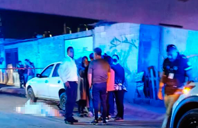 Fallece hombre cuando cambiaba llanta a su auto