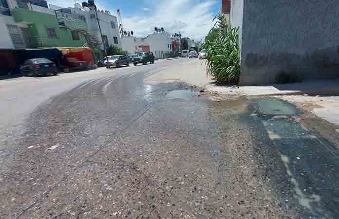 Fuga de aguas negras no ha sido solucionada