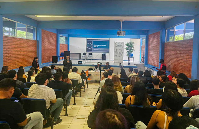 Imparte conferencias el TESLP en la UI