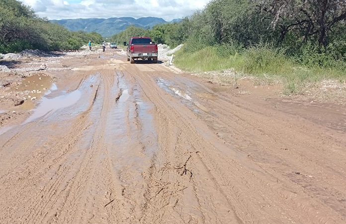 Lluvias incomunican a Tanque Colorado