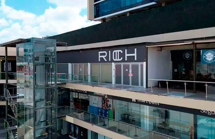 Denuncian retiro de sellos en el “Rich”