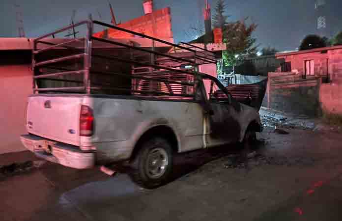 Se incendia camioneta, estaba estacionada