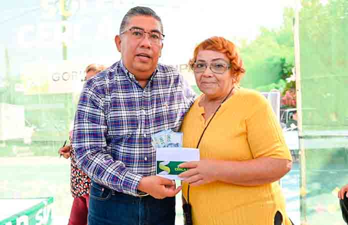 Municipio entrega estímulos económicos a adultos mayores
