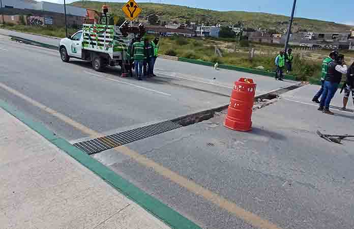 Reparan coladera de la Vía Alterna