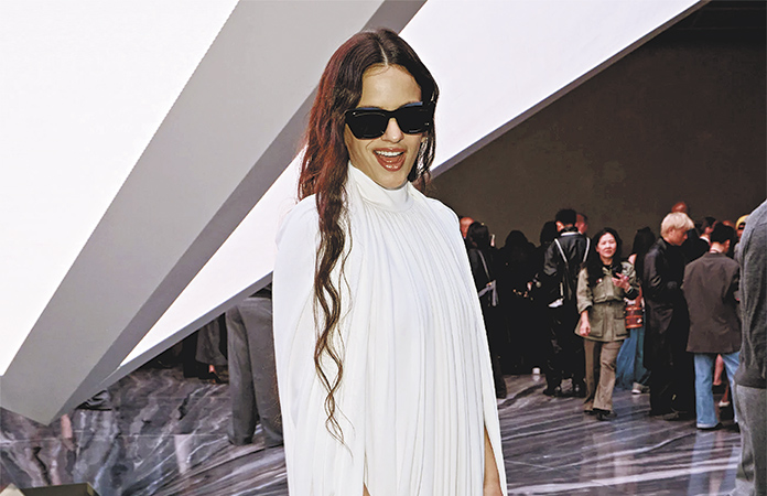 SORPRENDE CON VOZ DE SOPRANO