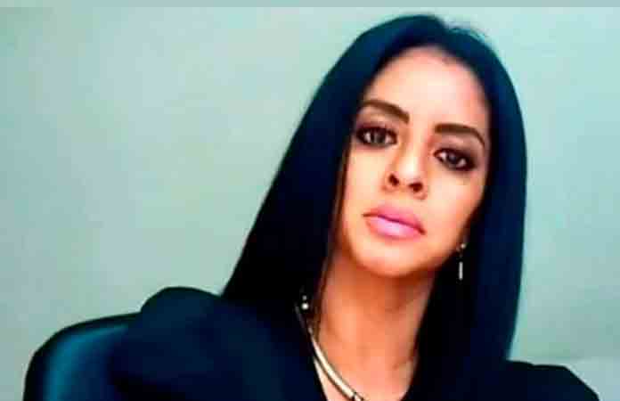 Asesinan a regidora al salir de su casa