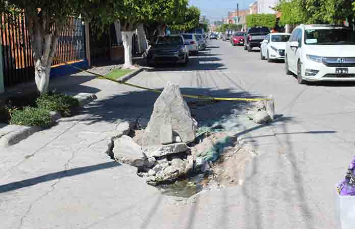 Grave peligro por socavón en la colonia Providencia