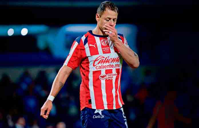 “Chicharito” no seguirá en Chivas