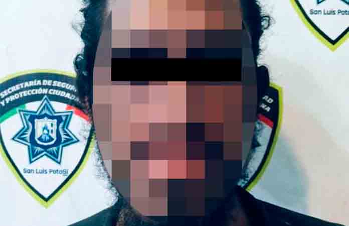 Indigente quemó un perrito cerca de clínica 50