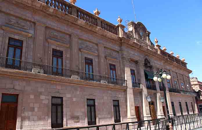 Pagará gobierno estatal prestaciones de fin de año