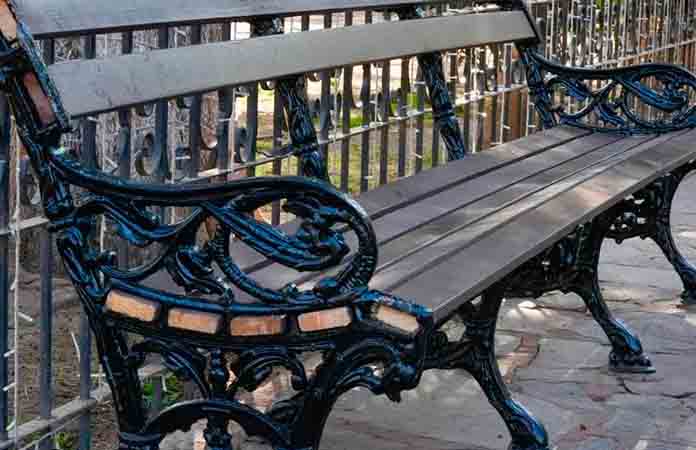 Rehabilitan infraestructura de la Plaza Principal de Pozos