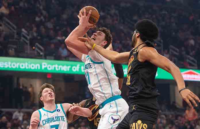 Triunfan Hornets en tiempo extra