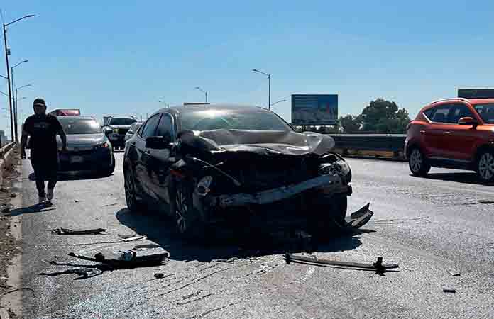 Dos heridos y fuertes daños, en carambola