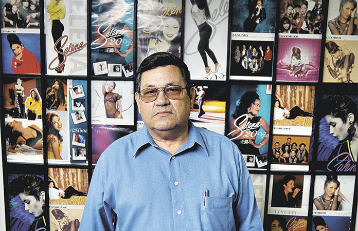 Muere padre de Selena