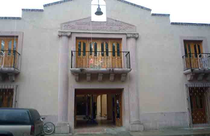 Alcaldía de V. Juárez promete pagar el salario mínimo a los trabajadores