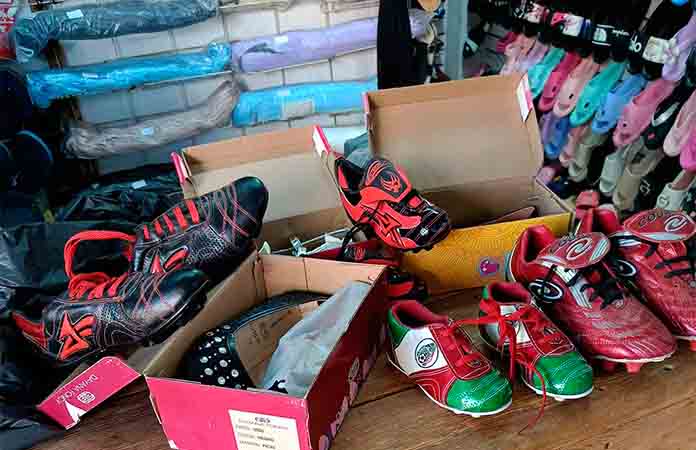 Club recauda zapatos para las personas vulnerables
