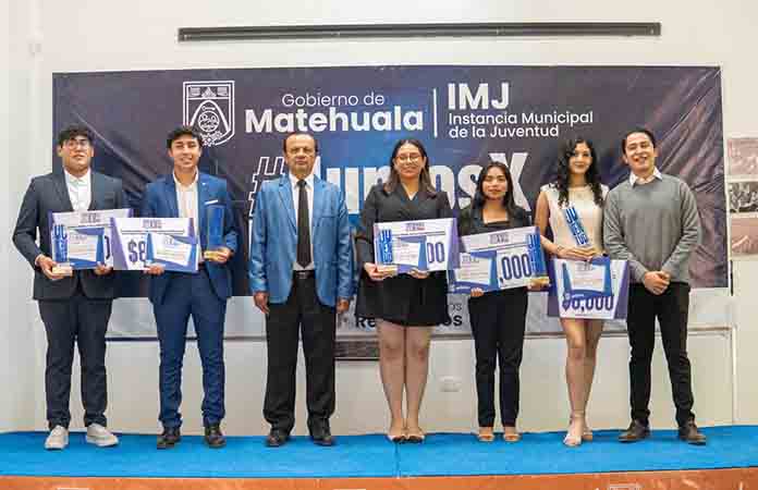Entregan Premio Mpal. de la Juventud