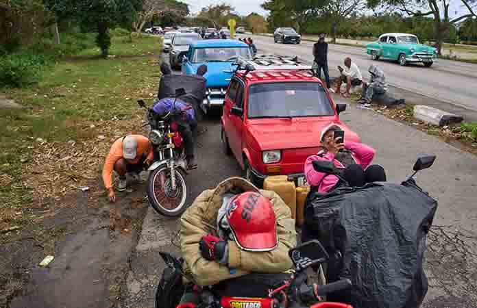 Los cubanos, entre furia y angustia