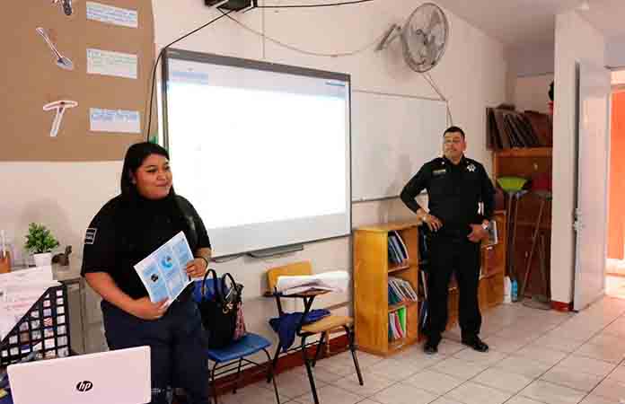 Ofrecen pláticas de seguridad a alumnos