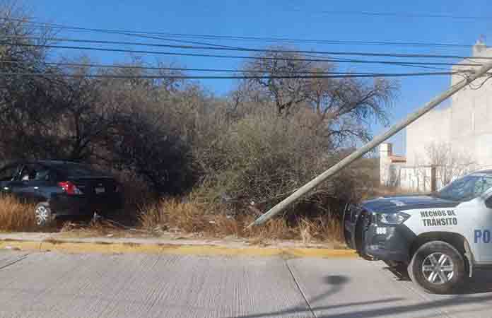 Auto choca contraposte de Telmex