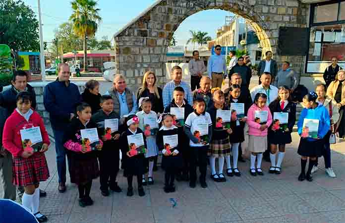 Compilan narrativas de niños bilingües