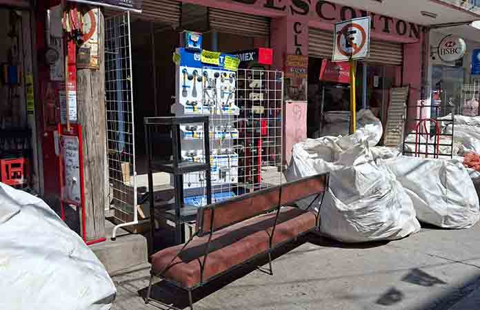 Desalojan tienda “El Descontón”