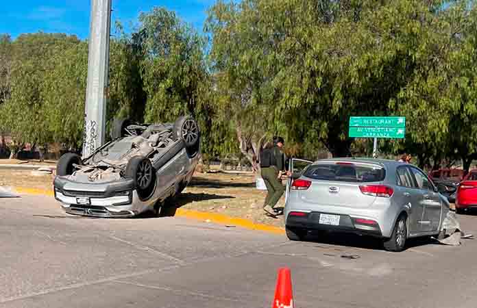 Fuertes daños, en percance del río Santiago