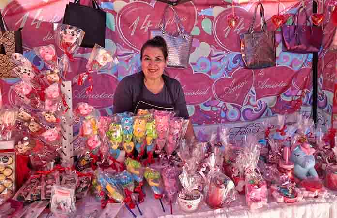 Instalan tianguis de San Valentín